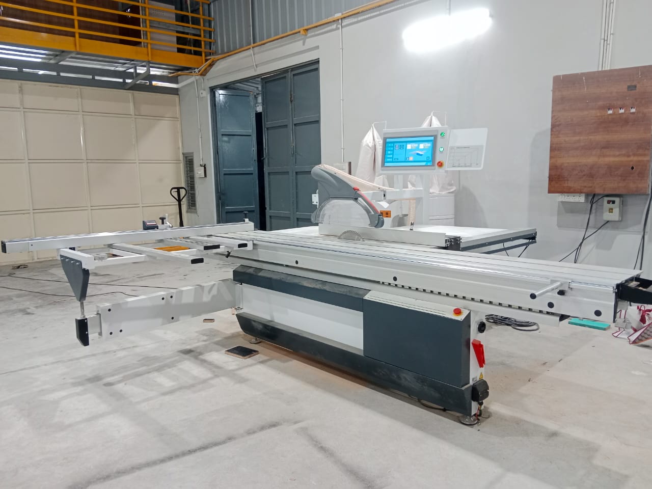 How Did SENBSEN Install the CNC Panel Saw Machine in Bangalore?